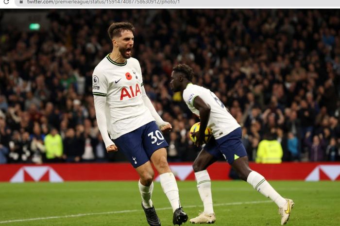 Rodrigo Bentancur merayakan gol untuk Tottenham Hotspur ke gawang Leeds United pada matchday 16 Liga Inggris 2022-2023 di Tottenham Hotspur Stadium, Sabtu (12/11/2022).