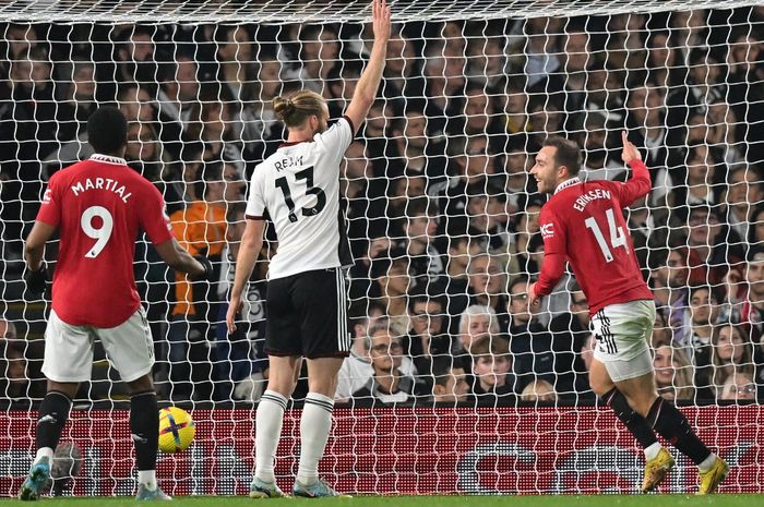 Christian Eriksen (14) merayakan golnya ke gawang Fulham dalam laga pekan ke-16 Liga Inggris 2022-2023, Minggu (13/11/2022)