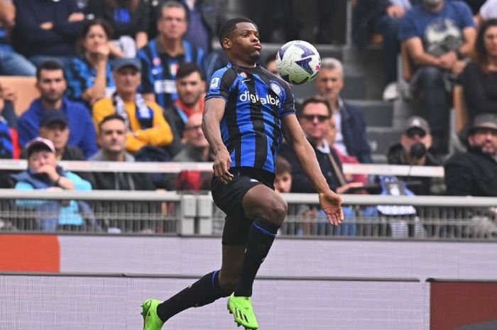 Bek kanan Inter Milan, Denzel Dumfries.