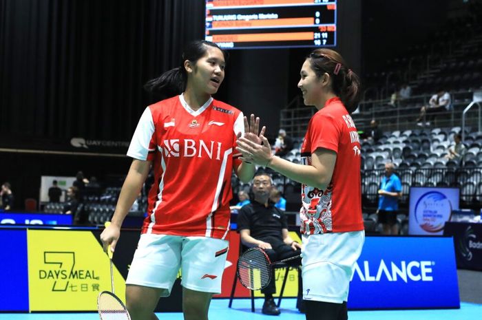Pasangan ganda putri Indonesia, Lanny Tria Mayasari/Ribka Sugiarto, saat berlaga pada babak pertama Australian Open 2022 di Quay Centre, Sydney, Rabu (16/11/2022)