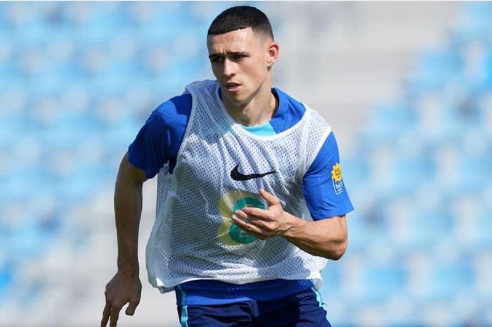 Phil Foden saat melakukan sesi latihan bersama timnas Inggris.