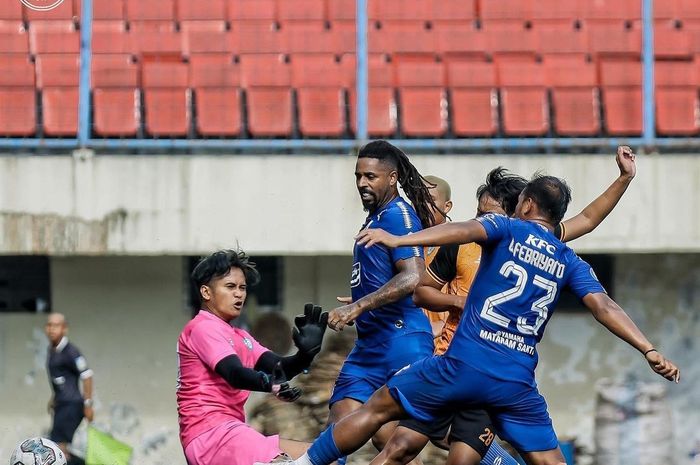 Suasana pertandingan uji coba antara PSIS Semarang versus Raga Putra Menoreh FC di Stadion Citarum, Semarang, Jawa Tengah, Jumat (18/11/2022).