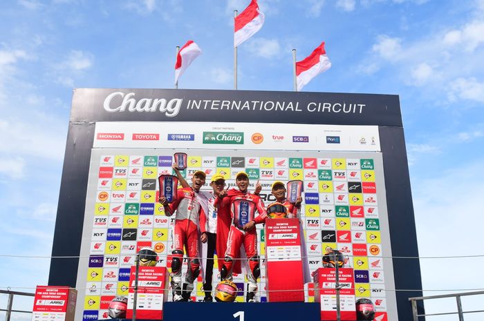 Tiga pembalap Indonesia menyapu bersih podium Asia Road Racing Championship di kelas SS250 di Chang International Circuit, Buriram, Thailand, Sabtu, 19 November 2022