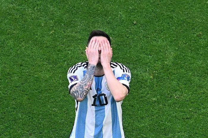 Reaksi Lionel Messi dalam duel timnas Argentina vs Arab Saudi di Grup C Piala Dunia 2022 di Stadion Lusail (22/11/2022).