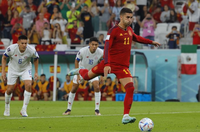 Penyerang Barcelona, Ferran Torres, mencetak gol lewat titik putih dan membuat Spanyol unggul 3-0 atas Kosta Rika pada babak pertama laga Piala Dunia 2022.