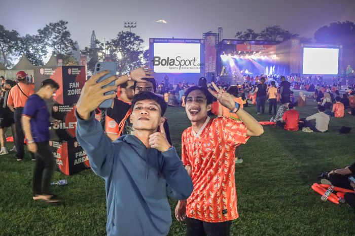 Suasana kemeriahan Indonesia Oranje Festival di Lapangan Panahan, Senayan, Jakarta, 25 November 2022.