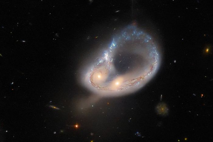 El telescopio Hubble capta colisiones entre galaxias, la mayor del cielo austral