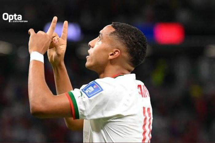 Pemain Timnas Maroko, Abdelhamid Sabiri, melakukan selebrasi usai mencetak gol ke gawang Timnas Belgia pada laga Grup F Piala Dunia 2022.