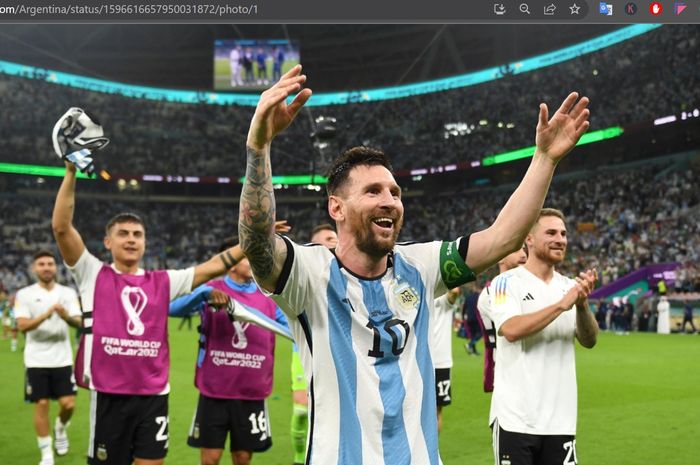 Lionel Messi dan para pemain timnas Argentina merayakan kemenangan atas timnas Meksiko dalam matchday 2 babak penyisihan Grup C Piala Dunia 2022 di Lusail Stadium, Sabtu (26/11/2022).