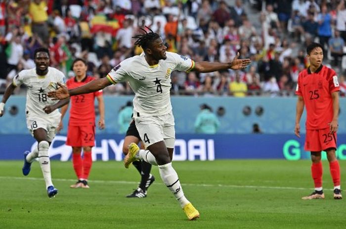 Mohammed Salisu merayakan golnya dalam duel timnas Korea Selatan vs Ghana di Piala Dunia 2022 di Education CIty (28/11/2022).