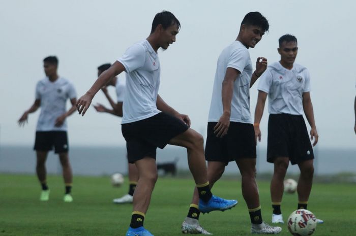 Hansamu Yama dalam TC timnas Indonesia di Lapangan Training Center Bali United, Pantai Purnama, Bali, pada Senin (28/11/2022).