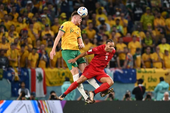 Australia vs Denmark berlangsung alot di babak pertama Piala Dunia 2022. Socceroos cuma butuh 45 menit lagi untuk lolos ke babak 16 besar.