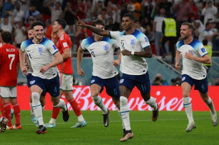 Penyerang Inggris, Marcus Rashford, merayakan gol ke gawang Wales pada penyisihan grup Piala Dunia 2022.