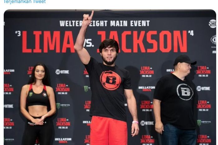 Jagoan MMA, Tofiq Musayev yang tampil di ajang saingan UFC, Bellator.