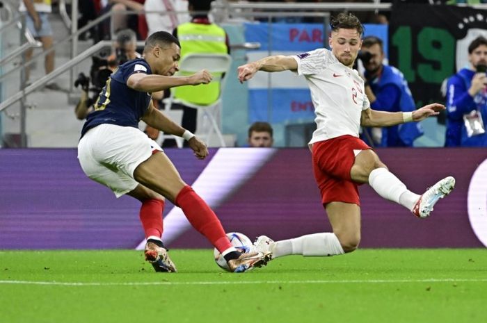 Aksi penyerang Prancis, Kylian Mbappe, dalam laga kontra Polandia pada babak 16 besar Piala Dunia 2022.
