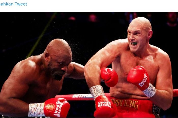 Momen duel tinju, Tyson Fury melawan Derek Chisora yang manggung Sabtu (3/12/2022) di London, Inggris.