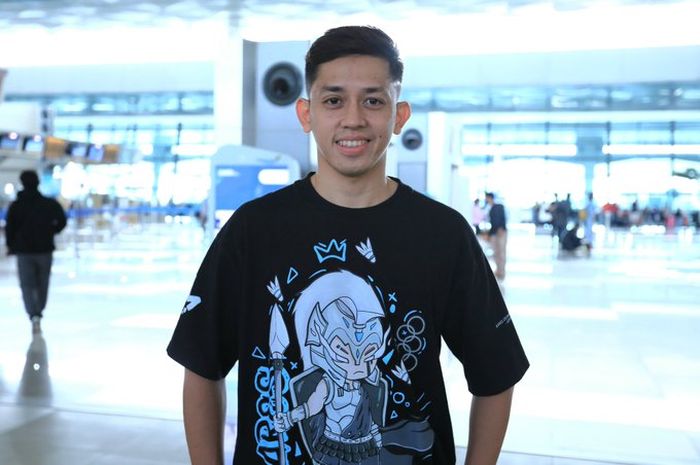 Pebulu tangkis ganda putra Indonesia, Muhammad Rian Ardianto, jelang berangkat ke Bangkok, Thailand, untuk BWF World Tour Finals 2022 di Bandara Soekarno Hatto, Cengkareng, Banten, Minggu (4/12/2022).