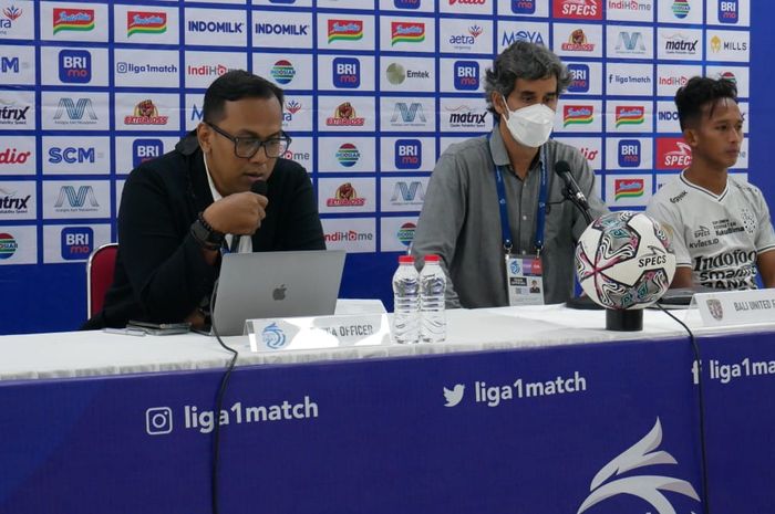 Pelatih Bali United Stefano Cugurra dalam sesi jumpa pers usai lawan Persita Tangerang