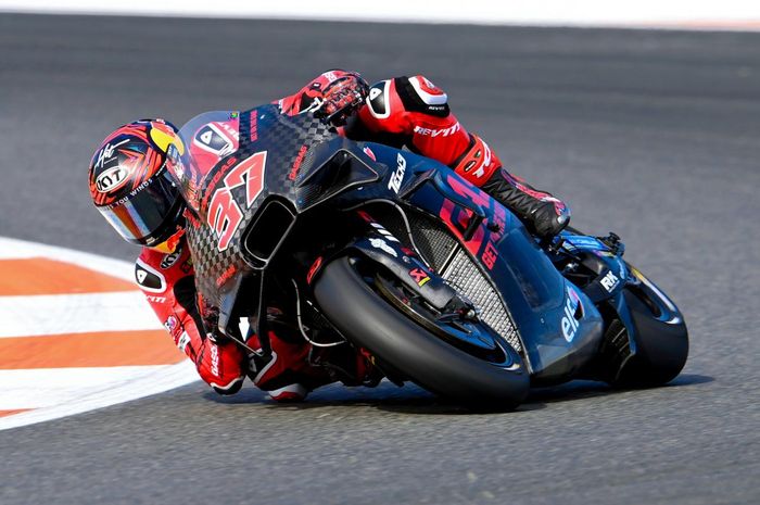 Pembalap debutan pada MotoGP 2023 yang merupakan juara dunia Moto2 2022, Augusto Fernandez.