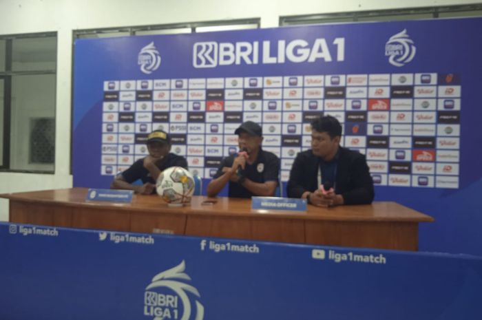Pelatih RANS Nusantara FC, Rahmad Darmawan dan David Laly dalam sesi konferensi pers usai laga melawan Persis Solo