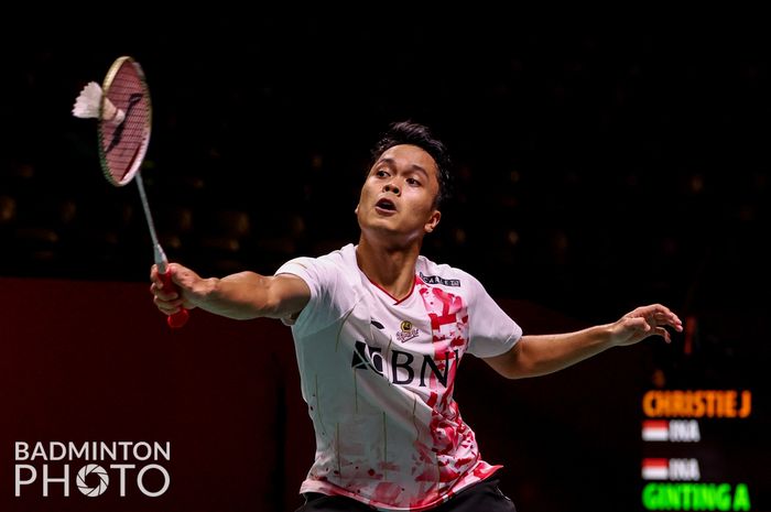 Pebulu tangkis tunggal putra Indonesia, Anthony Sinisuka Ginting pada pertandingan pertama BWF World Tour Finals 2022, Rabu (7/11/2022)