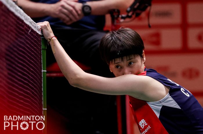 Pebulu tangkis tunggal putri China, Chen Yu Fei, setelah dikalahkan Gregoria Mariska Tunjung pada pertandingan pertama grup A BWF World Tour Finals 2022 yang digelar di Nimibutr Arena, Bangkok, Thailand, Rabu, 7 Desember 2022