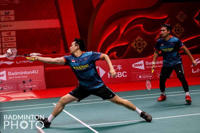 Ganda putra Indonesia, Mohammad Ahsan/Hendra Setiawan saat menjalani laga kedua babak penyisihan grup BWF World Tour Finals 2022, Kamis (8/12/2022)