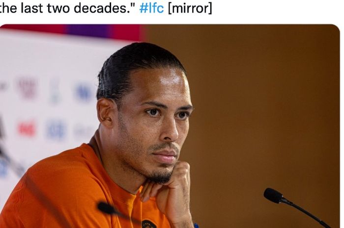 Bek tim nasional Belanda, Virgil van Dijk, dinilai seharusnya dicopot dari tugas sebagai kapten karena terlalu sering merajuk di lapangan.