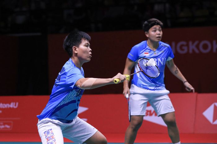 Pasangan ganda putri Indonesia, Apriyani Rahayu/Siti Fadia Silva Ramadhanti, berhasil melaju ke babak 16 besar Malaysia Open 2023