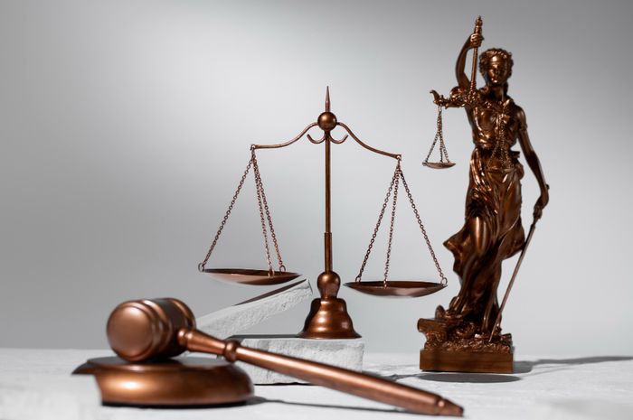 Perbedaan Hukum Tertulis dan Tidak Tertulis serta Contoh Pelanggarannya