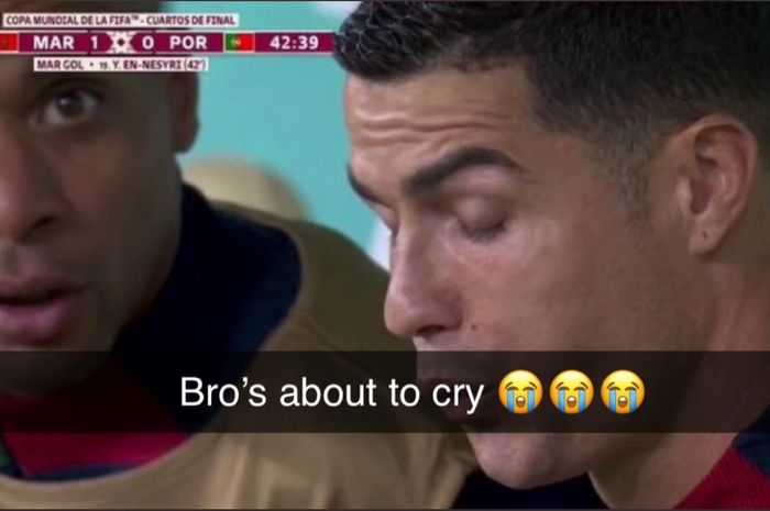 Cristiano Ronaldo langsung berekspresi kecewa di bangku cadangan seusai pemain Maroko membobol gawang Portugal dalam perempat final Piala Dunia 2022.