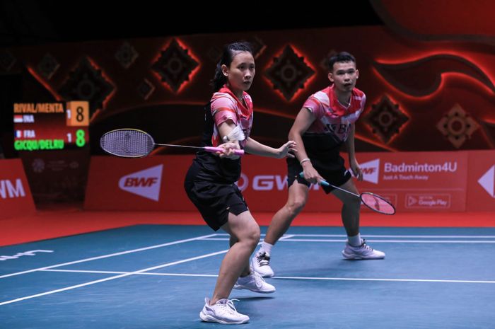 Pasangan ganda campuran Indonesia, Rinov Rivaldy/Pitha Haningtyas Mentari, pada laga terakhir grup BWF World Tour Finals 2022 di Nimibutr Stadium, Bangkok, Jumat (9/12/2022).