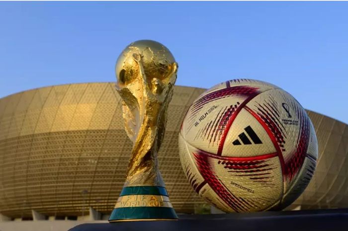 Bola bernama Al Hilm yang akan digunakan pada babak semifinal dan final Piala Dunia 2022.
