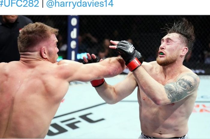 Sahabat Khamzat Chimaev, Darren Till kala adu gebuk dengan Dricus du Plessis pada UFC 282, Minggu siang (11/12/2022) di T-Mobile Arena, Las Vegas, Nevada, Amerika Serikat.