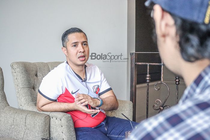 Utusan PSSI terkait pemain naturalisasi, Hamdan Hamedan, saat diwawancarai di kawasan Kemang, Jakarta, 10 Desember 2022.