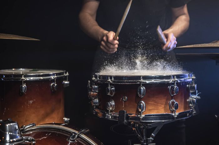 Sebutkan Contoh Alat Musik Yang Dimainkan Dengan Cara Dipukul!