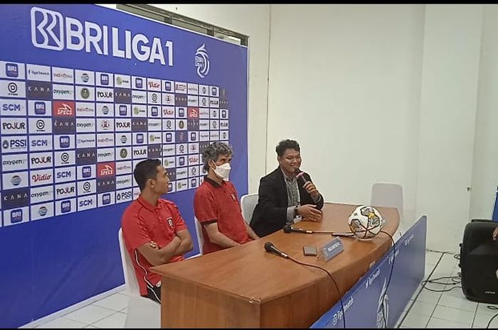Pelatih Bali United, Stefano Cugurra saat konferensi pers usai laga melawan Madura United di Stadion Maguwoharjo, Sleman (12/12/2022)