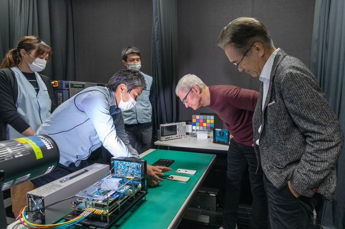 ティム・クック氏「iPhone 11 Proがミッドナイトグリーンで入手できる理由は日本のサプライヤーであるセイコーアドバンスのおかげだ」