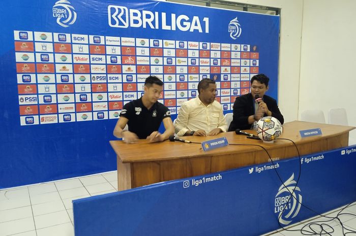 Pelatih Persik Kediri, Divaldo Alves pada konferensi pers usai laga melawan Persebaya Surabaya pada Selasa (13/12/2022) di Stadion Maguwoharjo, Sleman