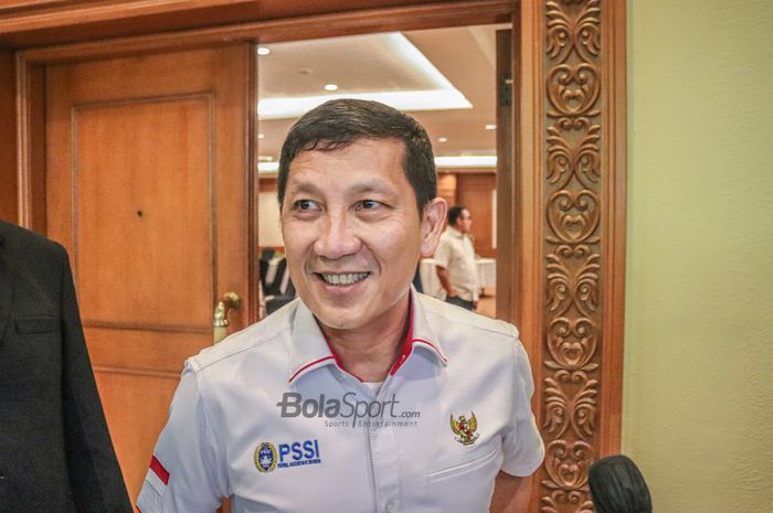 Direktur Utama PT LIB (Liga Indonesia Baru), Ferry Paulus, tampak sumringah saat ditemui di Hotel Sultan, Senayan, Jakarta, 14 Desember 2022.