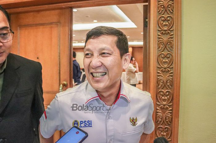 Direktur Utama PT LIB (Liga Indonesia Baru), Ferry Paulus, tampak sumringah saat ditemui di Hotel Sultan, Senayan, Jakarta, 14 Desember 2022.