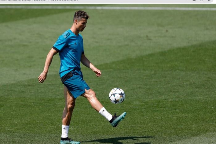 Cristiano Ronaldo dilaporkan berlatih di lapangan milik Real Madrid hingga mendapatkan klub baru.