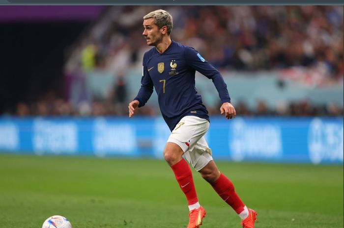 Emmanuel petit menilai ada satu tindakan yang cukup menjadi alasan untuk tidak memberi ban kapten timnas Prancis kepada Antoine Griezmann.