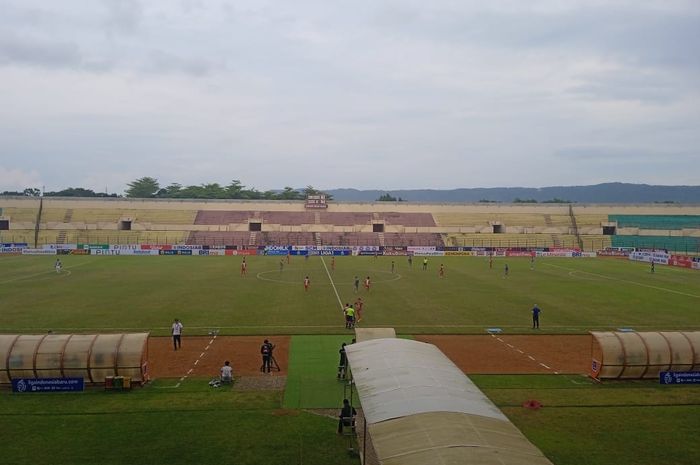 Suasana pertandingan Bali United vs Borneo FC di Stadion Sultan Agung, Bantul, Kamis (15/12/2022).