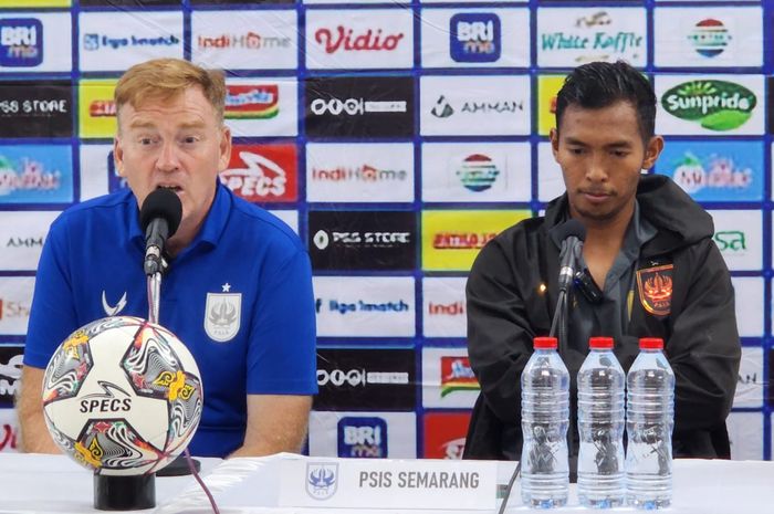 Pelatih PSIS Semarang, Ian Andrew Gillan dalam konferensi pers pasca-laga lawan PSS Sleman pada lanjutan pekan ke-15 Liga 1 2022/2023 di Stadion Manahan, Solo pada Jumat (16/12/2022).