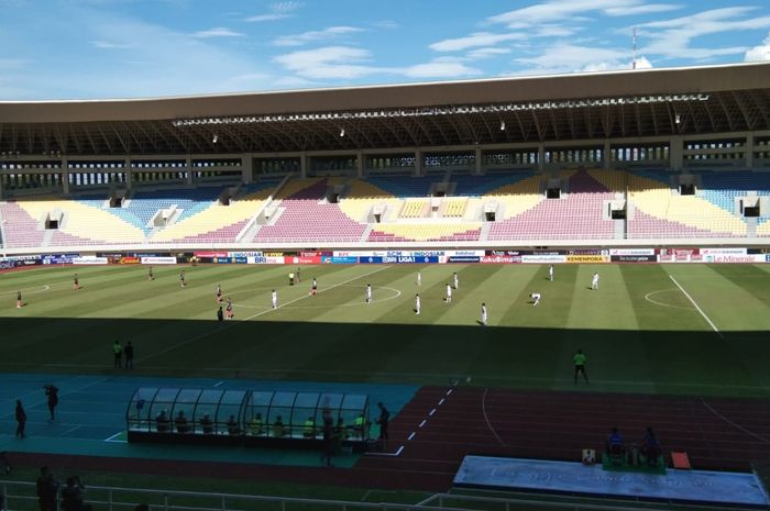 Suasana pertandingan pekan ke-15 Liga 1 2022/23 antara Arema FC vs Persita Tangerang di Stadion Manahan, Sabtu (17/12/2022).