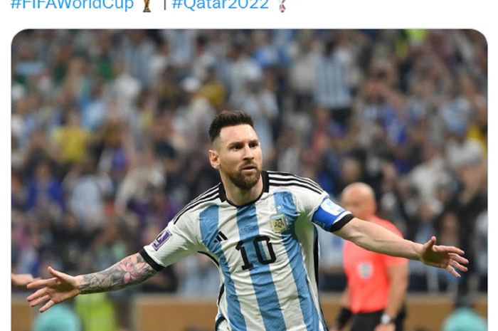 Kapten Timnas Argentina Lionel Messi selebrasi seusai membobol gawang Prancis lewat penalti dalam final Piala Dunia 2022.