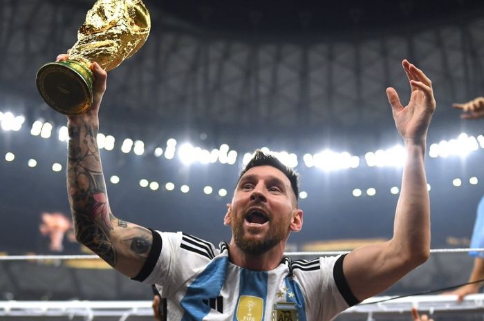 Megabintang timnas Argentina, Lionel Messi, dituding Louis van Gaal sudah diatur untuk menjuarai Piala Dunia 2022.
