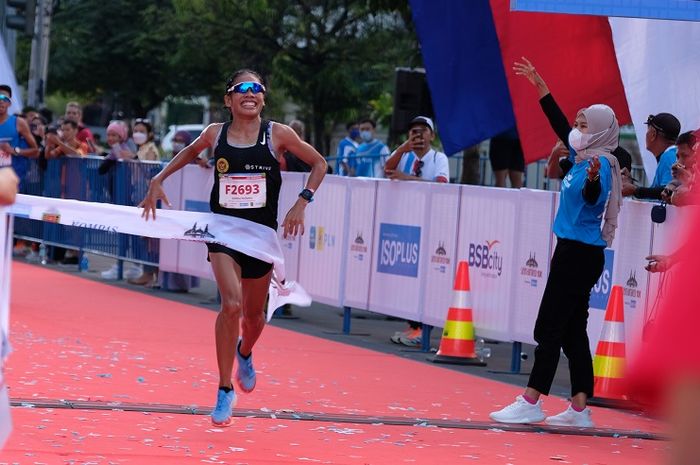 Perbarui Rekor, Pelari PORBIN Odekta Elvina Juarai Lari Semarang 10K.