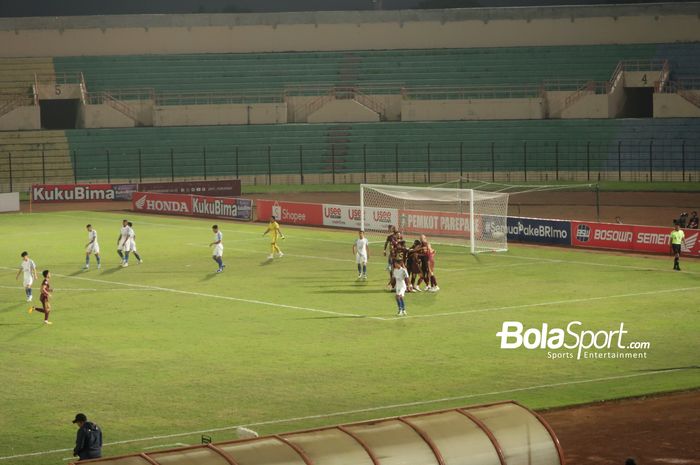 Selebrasi gol pertama PSM Makassar yang dicetak Kenzo Nambu ke gawang PSIS Semarang pada laga lanjutan pekan ke-16 Liga 1 di Stadion Sultan Agung, Bantul, Senin (19/12/2022)